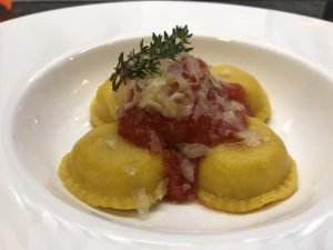 Sorrentinos de cabutia con ricota casera y nuez