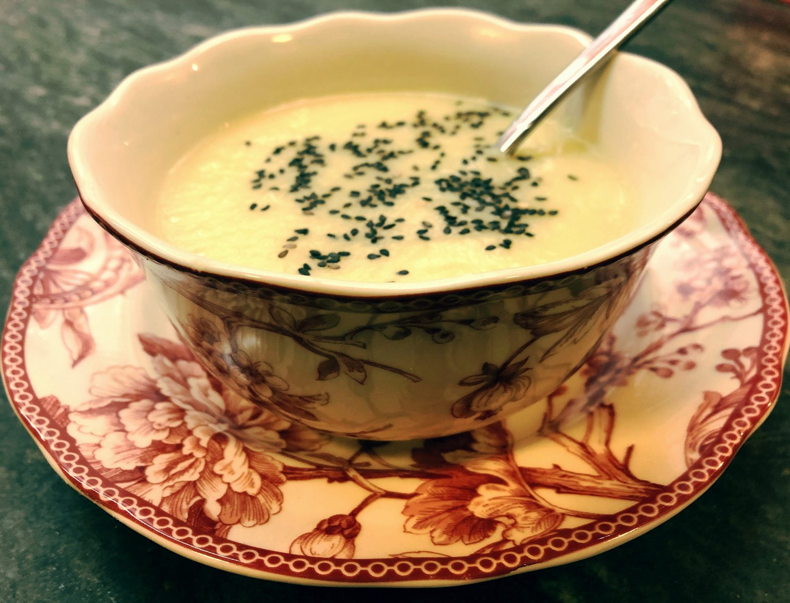 Sopa crema de Coliflor.  Tanto con tan poco