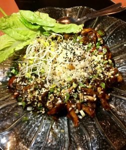 Wraps de lechuga con pollo especiado