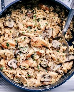 Pollo Parmesano Cremoso con Arroz y Champignones